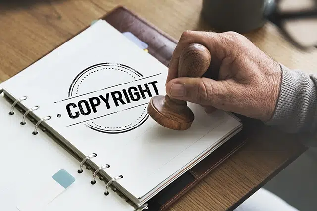  Preocupaciones sobre los derechos de autor: uso no autorizado de trabajos de traductores que se utilizan para entrenar inteligencia artificial